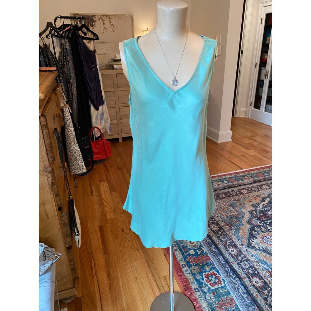 Soft Surroundings Soft Green V-Neck Sleeveless‎ Tank Top Size M